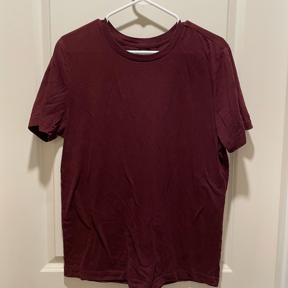 Arizona maroon t shirt 
Size medium 
Open to offers
